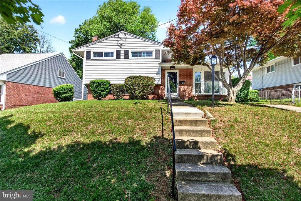 Image 1 of property listing at 13016 TURKEY BRANCH PKWY, Rockville, MD 20853