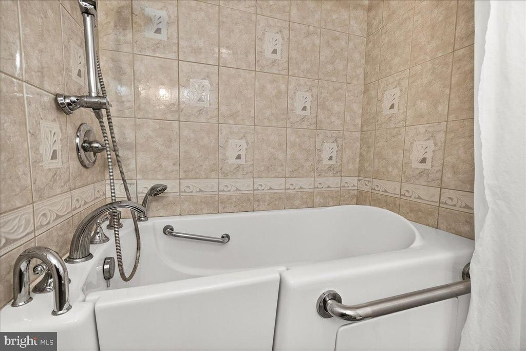 Image 21 of property listing at 13016 TURKEY BRANCH PKWY, Rockville, MD 20853