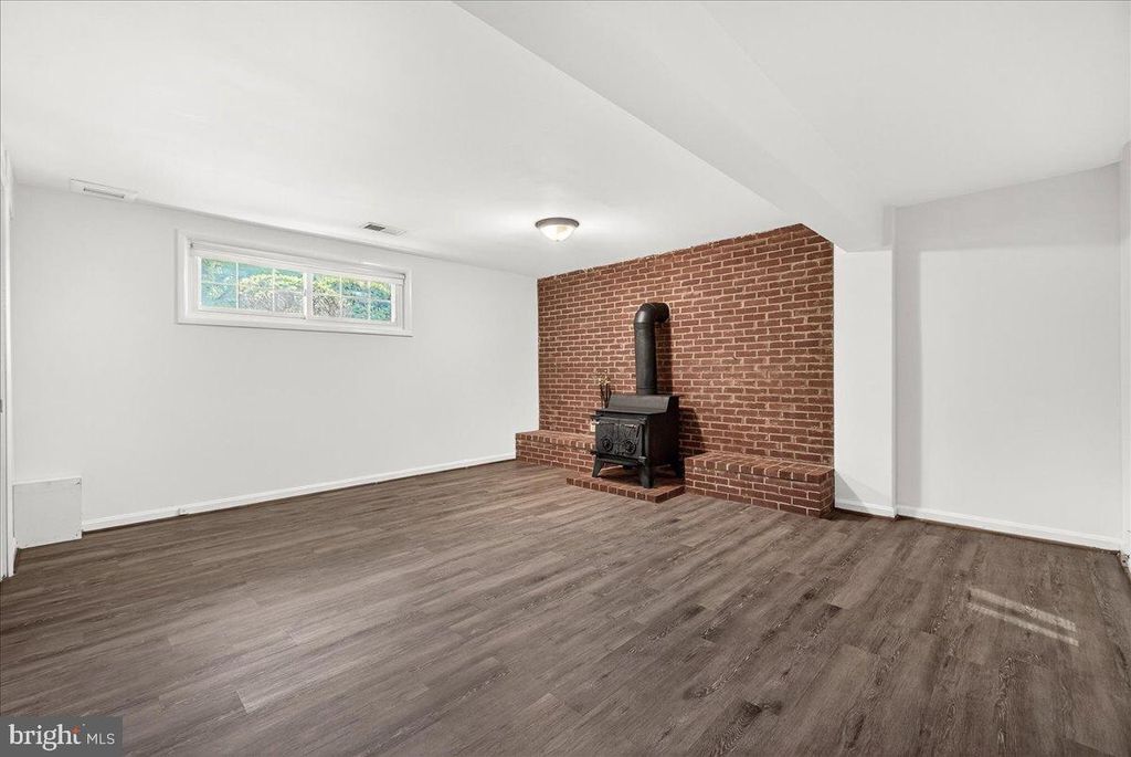 Image 23 of property listing at 13016 TURKEY BRANCH PKWY, Rockville, MD 20853