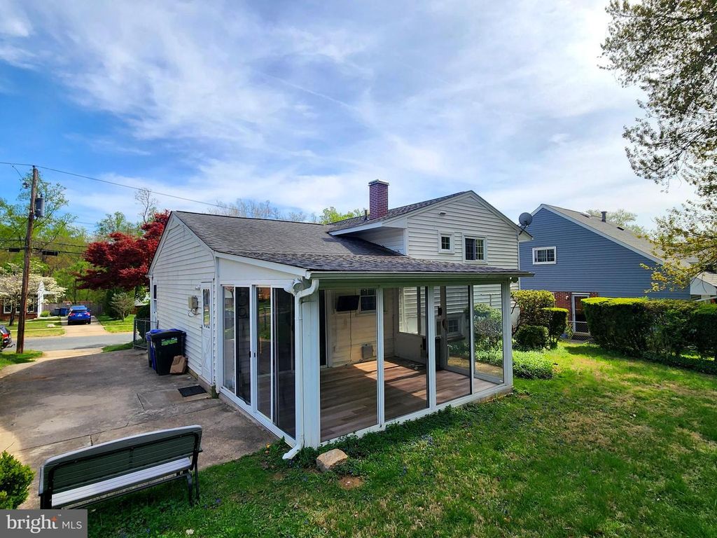 Image 26 of property listing at 13016 TURKEY BRANCH PKWY, Rockville, MD 20853