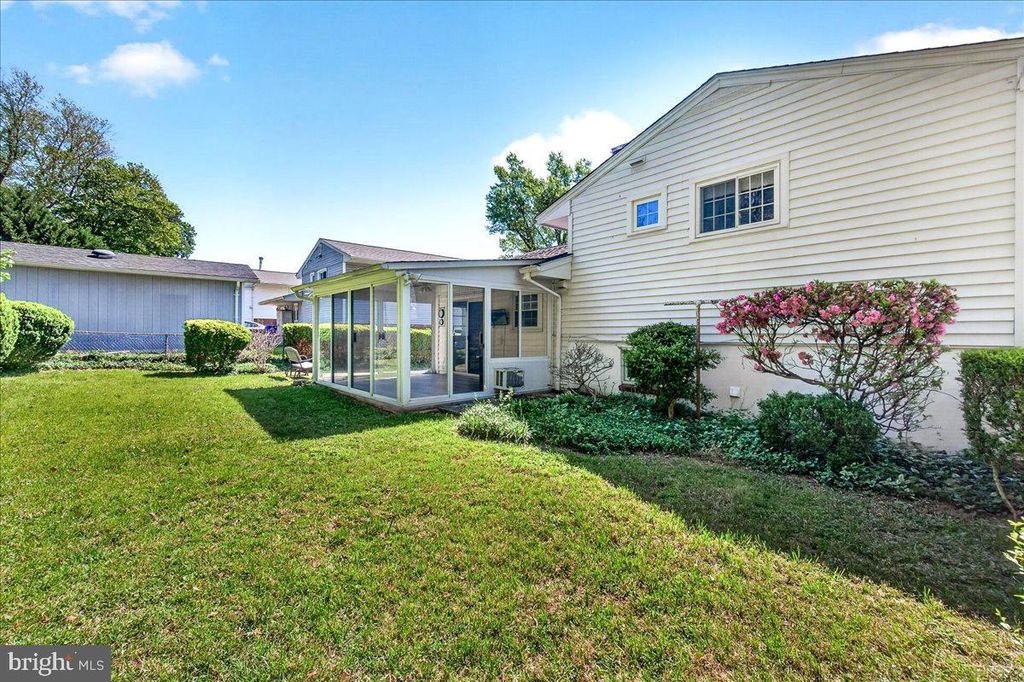 Image 27 of property listing at 13016 TURKEY BRANCH PKWY, Rockville, MD 20853