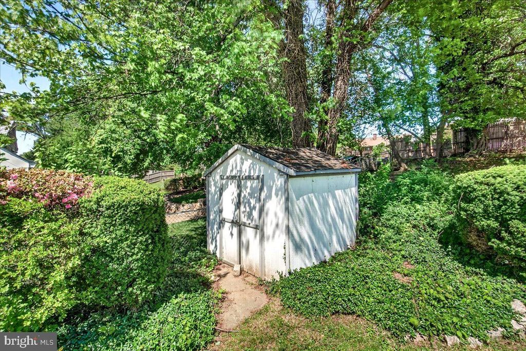 Image 29 of property listing at 13016 TURKEY BRANCH PKWY, Rockville, MD 20853