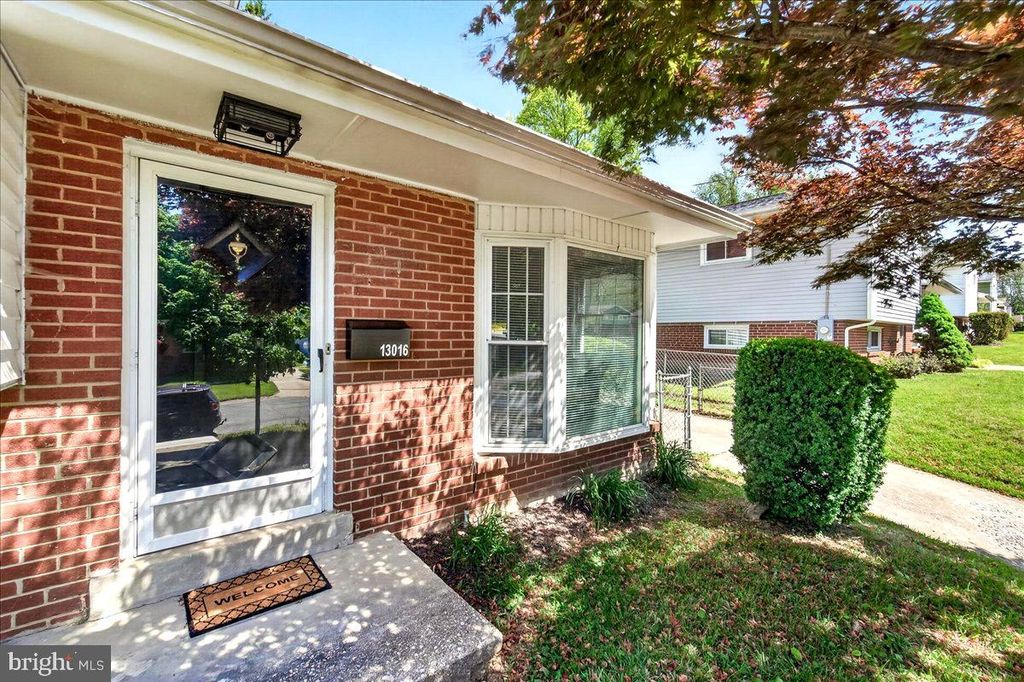 Image 3 of property listing at 13016 TURKEY BRANCH PKWY, Rockville, MD 20853