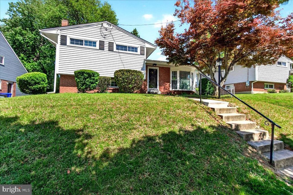 Image 31 of property listing at 13016 TURKEY BRANCH PKWY, Rockville, MD 20853