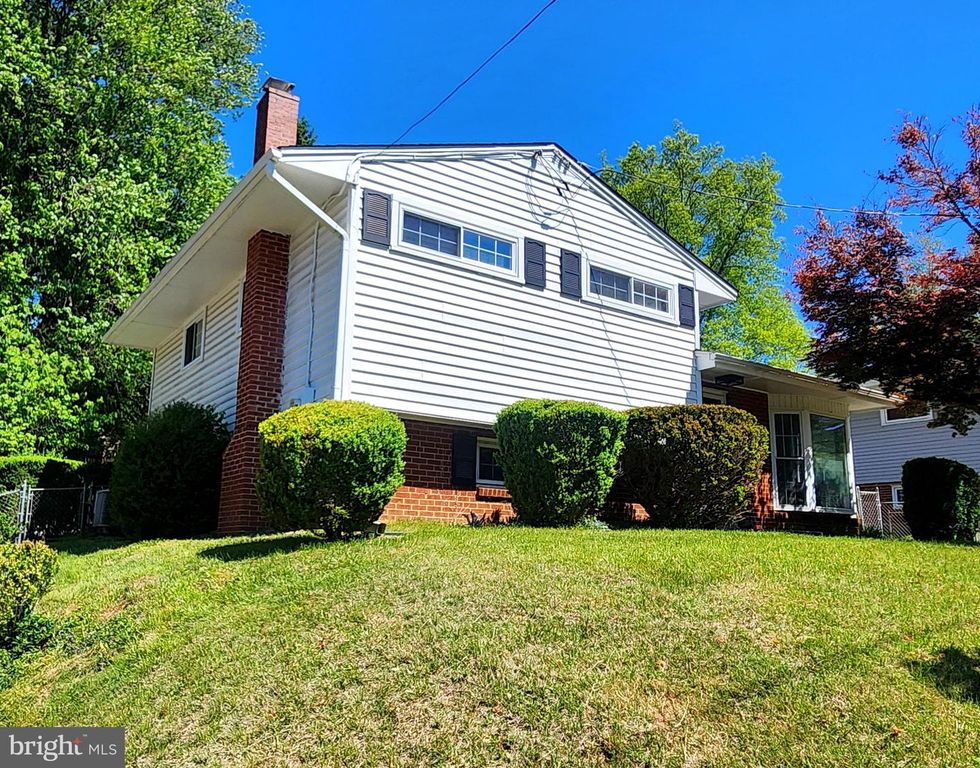 Image 33 of property listing at 13016 TURKEY BRANCH PKWY, Rockville, MD 20853