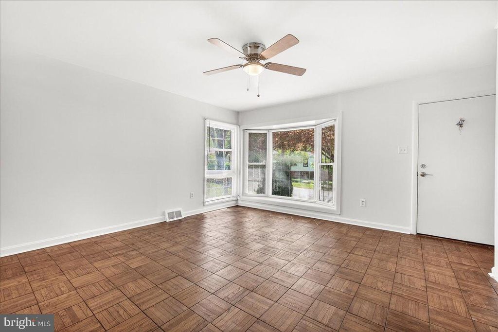 Image 5 of property listing at 13016 TURKEY BRANCH PKWY, Rockville, MD 20853