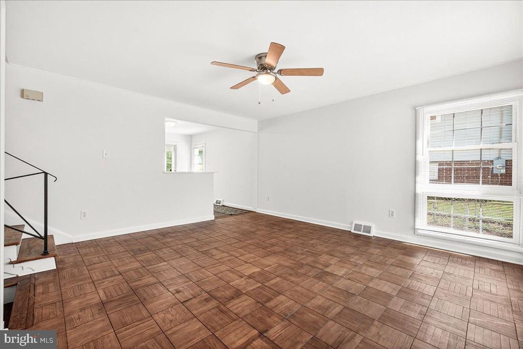Image 6 of property listing at 13016 TURKEY BRANCH PKWY, Rockville, MD 20853