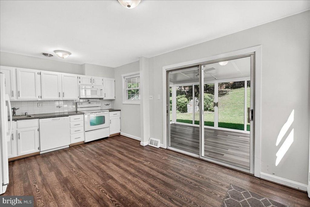 Image 8 of property listing at 13016 TURKEY BRANCH PKWY, Rockville, MD 20853