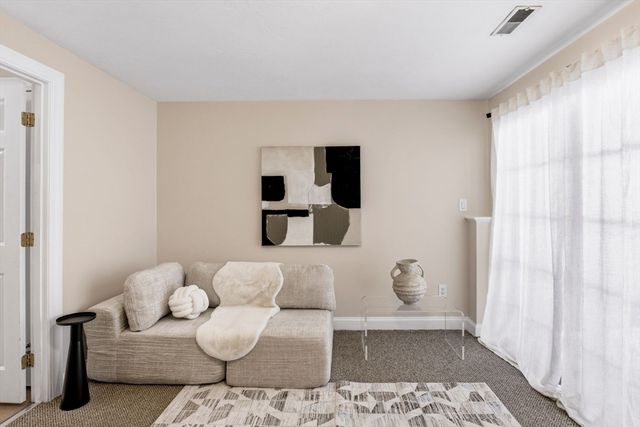 52 Packards Ln 4, Quincy, MA 02169