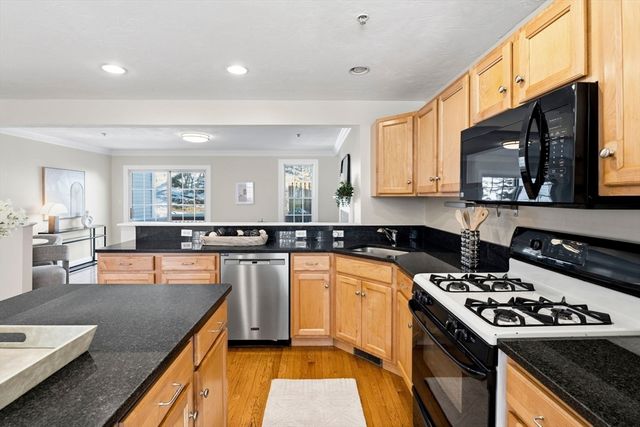 52 Packards Ln 4, Quincy, MA 02169