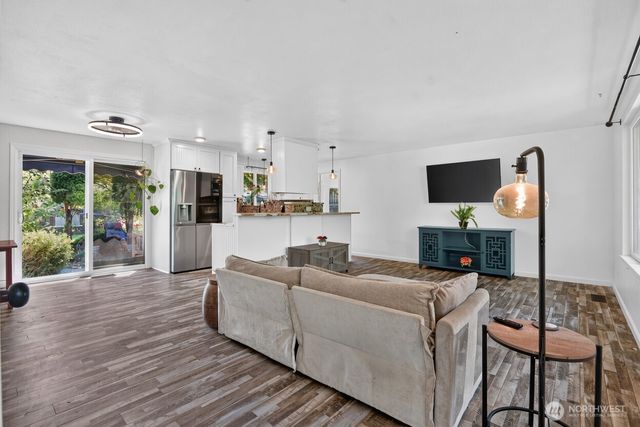 5696 E Collins Road, Port Orchard, WA 98366