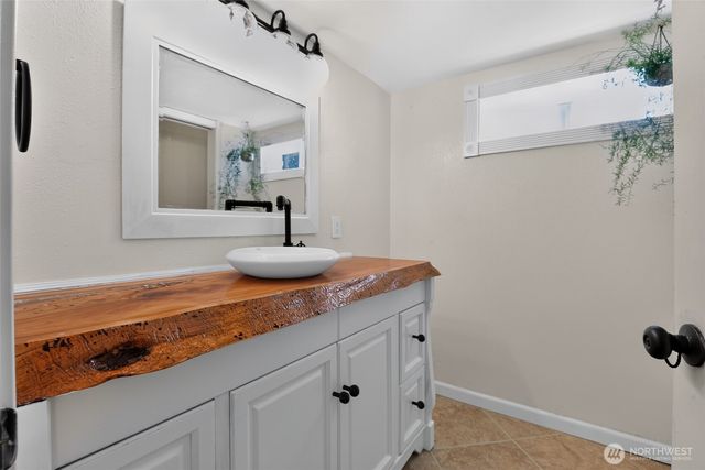 5696 E Collins Road, Port Orchard, WA 98366