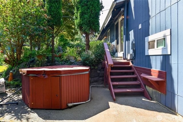 5696 E Collins Road, Port Orchard, WA 98366