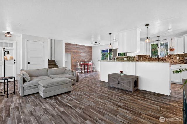5696 E Collins Road, Port Orchard, WA 98366