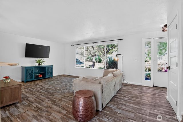 5696 E Collins Road, Port Orchard, WA 98366