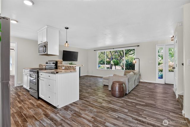 5696 E Collins Road, Port Orchard, WA 98366