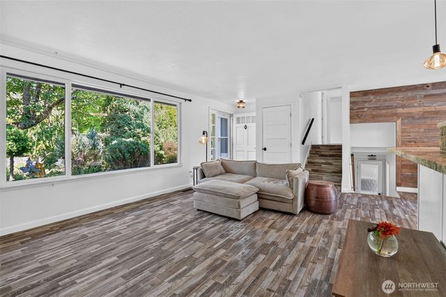 5696 E Collins Road, Port Orchard, WA 98366