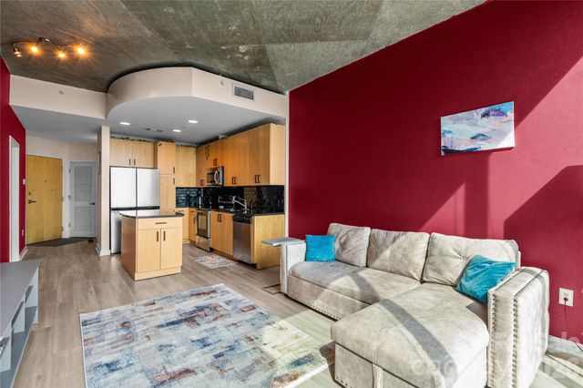 210 N Church Street 2811, Charlotte, NC 28202