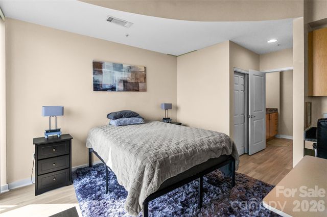 210 N Church Street 2811, Charlotte, NC 28202