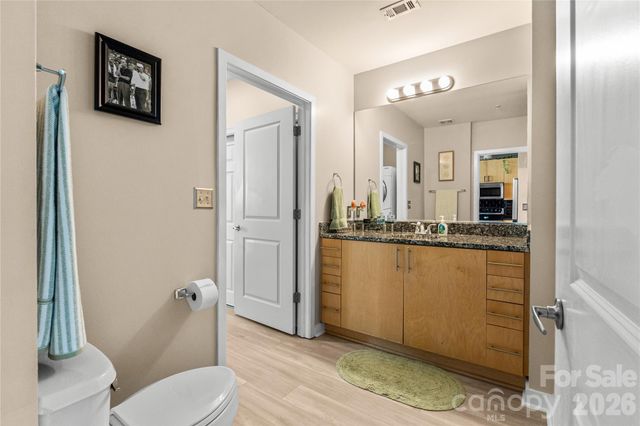 210 N Church Street 2811, Charlotte, NC 28202