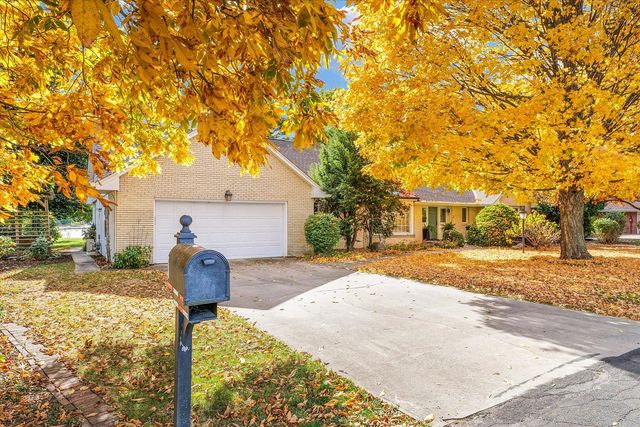 3 Lake Park Road, Champaign, IL 61822