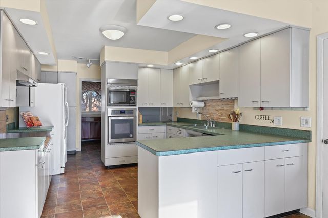 3 Lake Park Road, Champaign, IL 61822