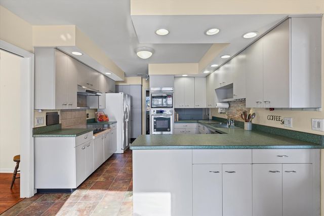 3 Lake Park Road, Champaign, IL 61822