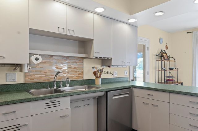 3 Lake Park Road, Champaign, IL 61822