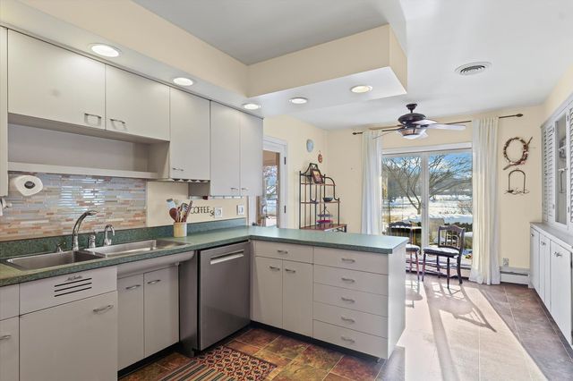 3 Lake Park Road, Champaign, IL 61822