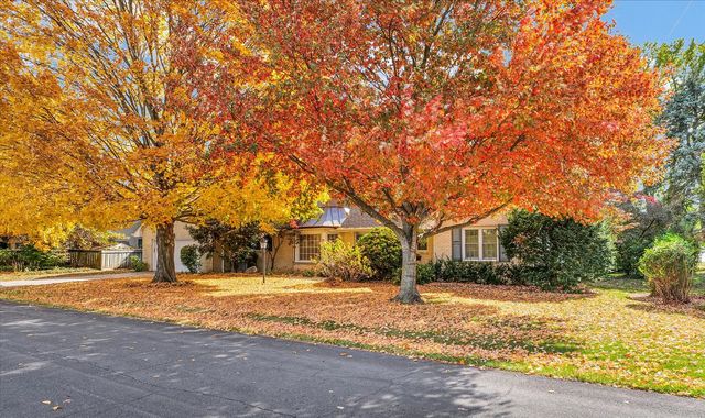 3 Lake Park Road, Champaign, IL 61822