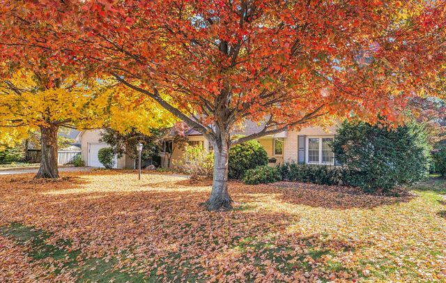 3 Lake Park Road, Champaign, IL 61822