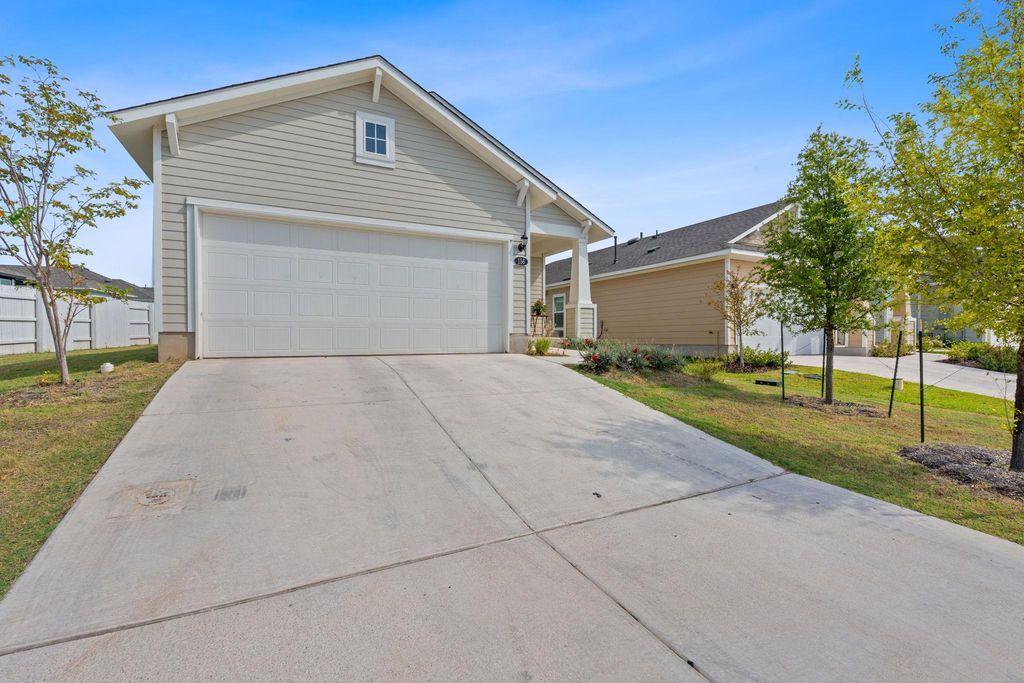 156 Tillage RD, Elgin, TX 78621