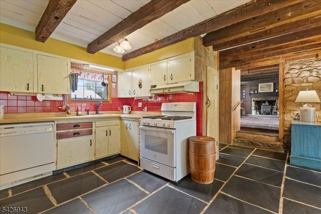 685 Woodglen Rd, Lebanon Twp., NJ 08826