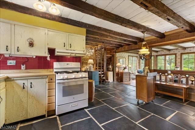 685 Woodglen Rd, Lebanon Twp., NJ 08826