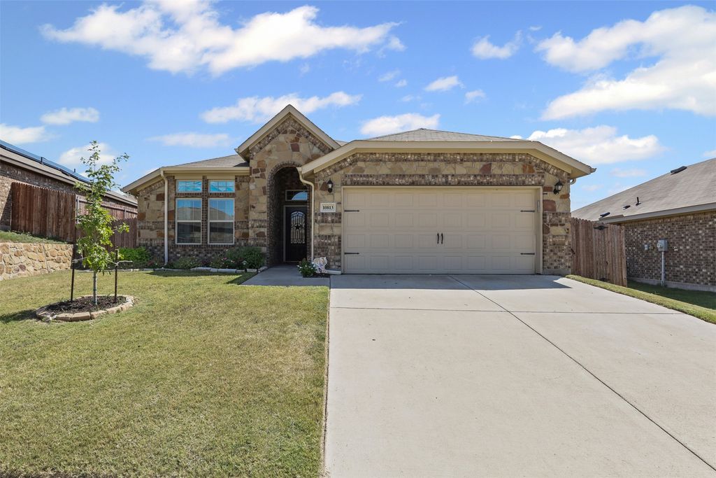 10813 Live Oak Creek Drive, Fort Worth, TX 76108