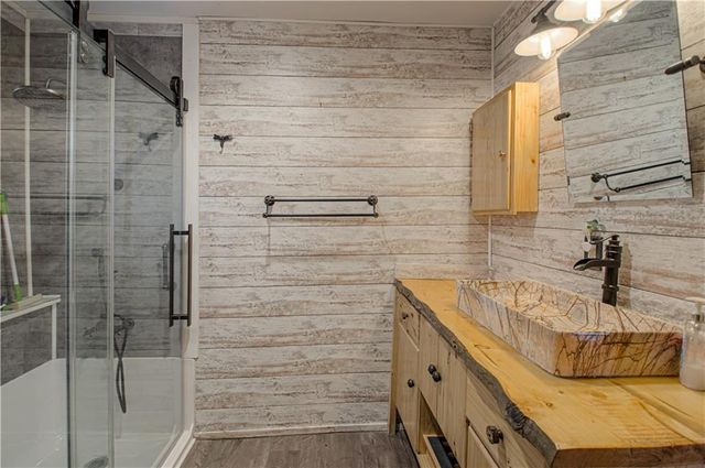 125 S Brookside Street, Independence, MO 64053