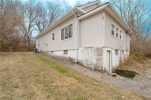 125 S Brookside Street, Independence, MO 64053