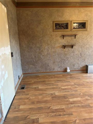 125 S Brookside Street, Independence, MO 64053