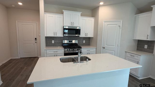 3013 Hidden Valley Drive, Lindale, TX 75706