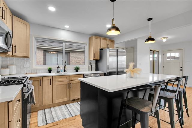 1073 W 108th Street, Chicago, IL 60643