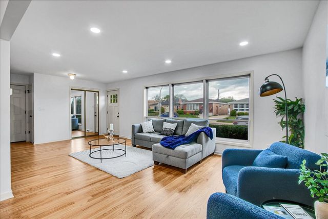 1073 W 108th Street, Chicago, IL 60643