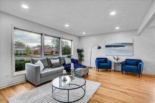 1073 W 108th Street, Chicago, IL 60643