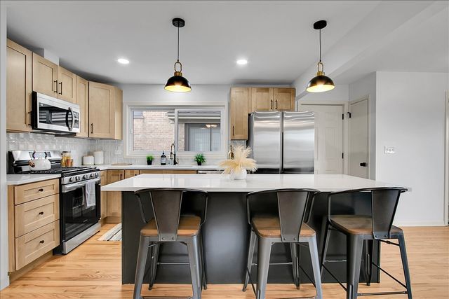 1073 W 108th Street, Chicago, IL 60643