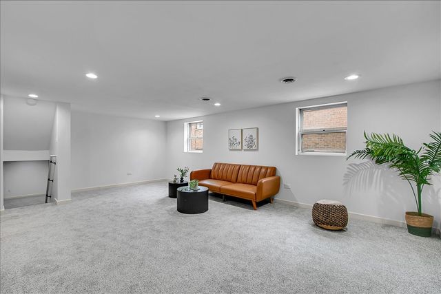 1073 W 108th Street, Chicago, IL 60643
