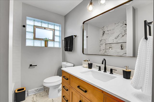 1073 W 108th Street, Chicago, IL 60643