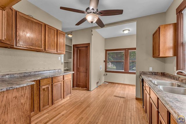 1830 NW Tyler ST, Topeka, KS 66608