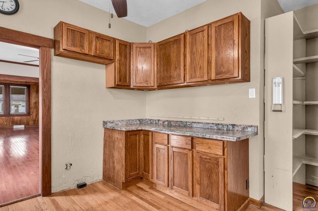 1830 NW Tyler ST, Topeka, KS 66608