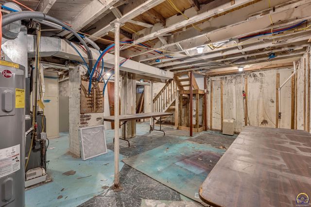 1830 NW Tyler ST, Topeka, KS 66608