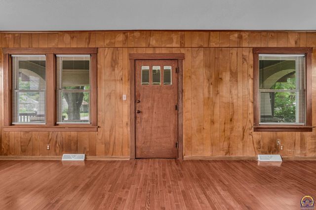 1830 NW Tyler ST, Topeka, KS 66608
