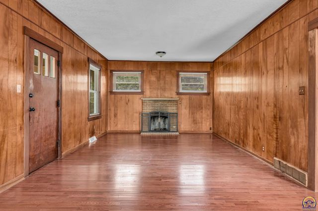1830 NW Tyler ST, Topeka, KS 66608